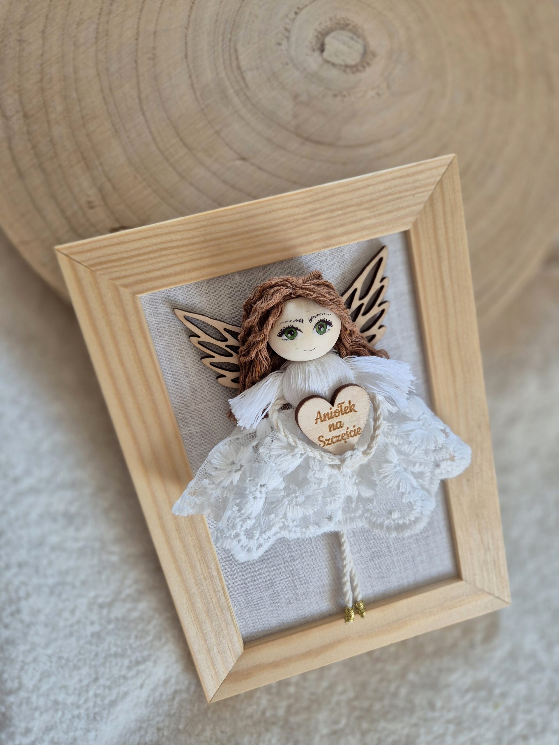 Anioł stróż na szczęście w drewnianej ramce