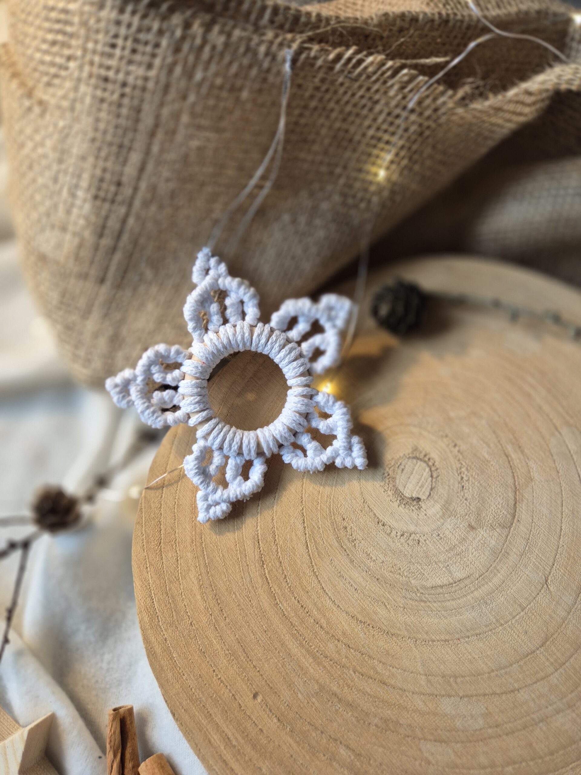 Śnieżynka na choinkę ze sznurka - ozdoba na lata