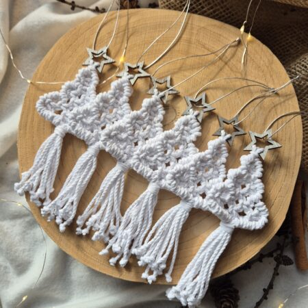 Makramowe choinki ze srebrną gwiazdką, zawieszki na choinkę