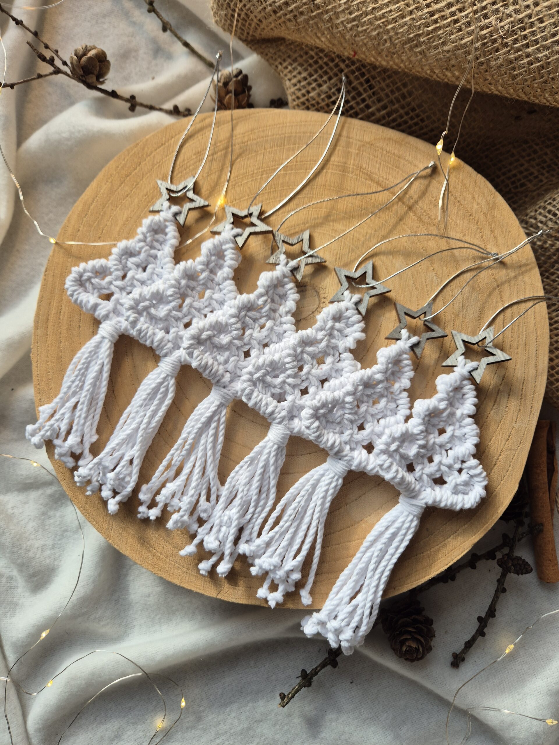 Makramowe choinki ze srebrną gwiazdką, zawieszki na choinkę