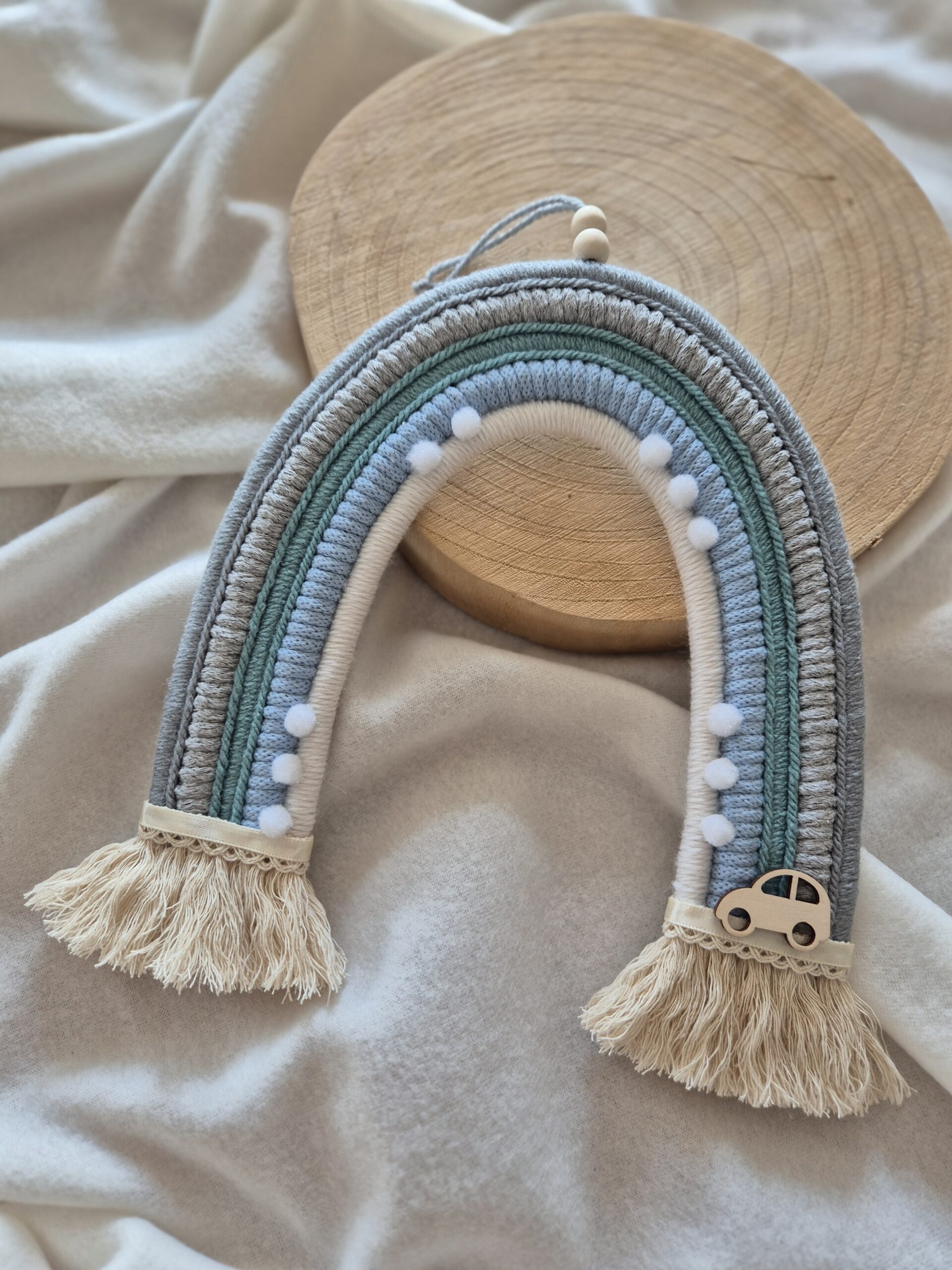 Dekoracja na ścianę do pokoju dziecka w kształcie tęczy