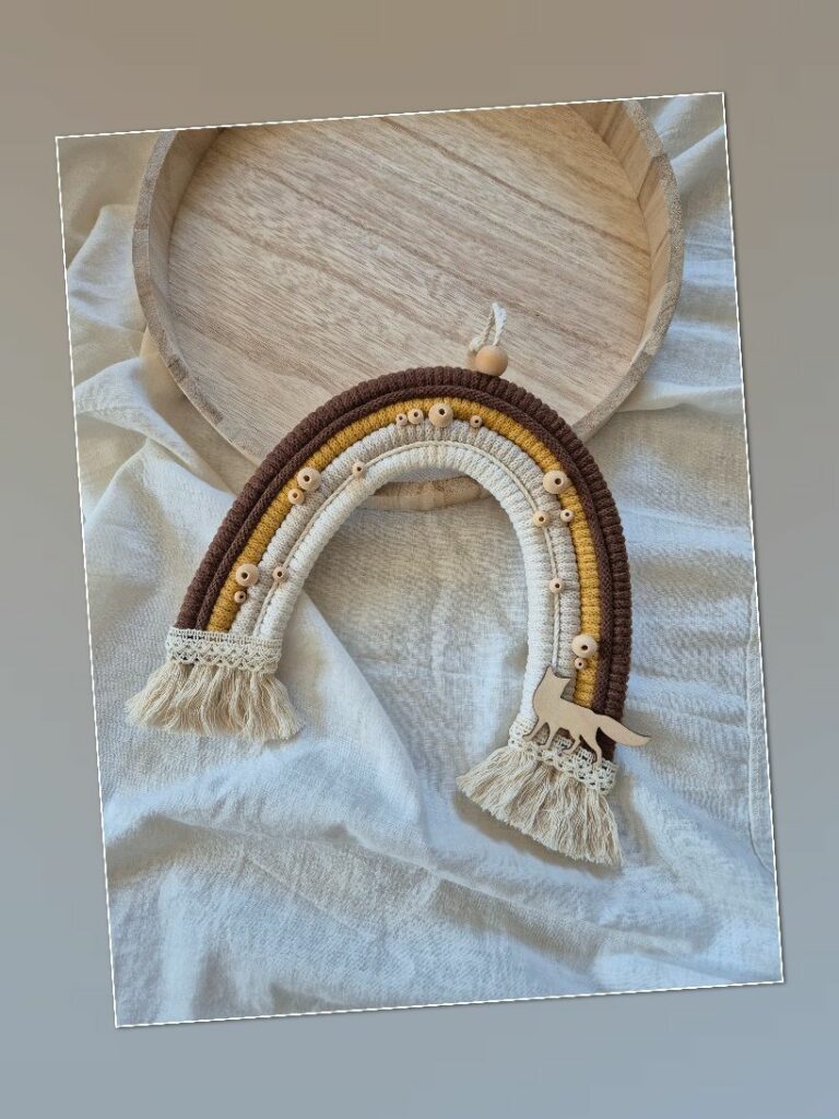 Dekoracja na ścianę do pokoju dziecięcego z lisem.