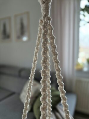 Kwietnik wiszący z makramy boho - pleciona ramiona