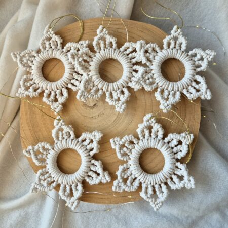 Ozdoby na choinkę ze sznurka