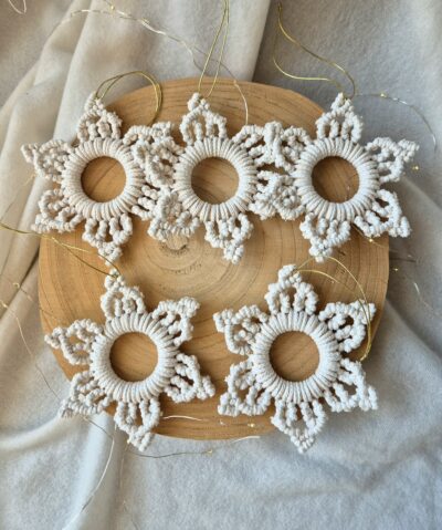 Ozdoby na choinkę ze sznurka