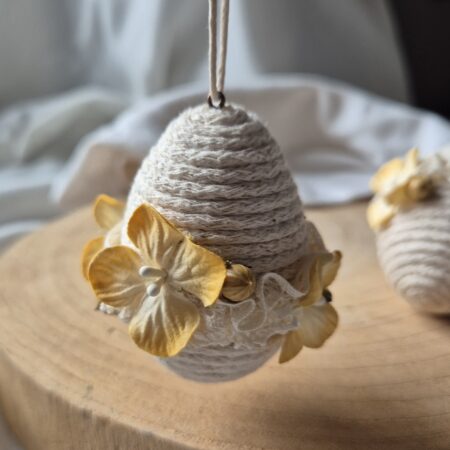 Eleganckie jajko z kwiatami