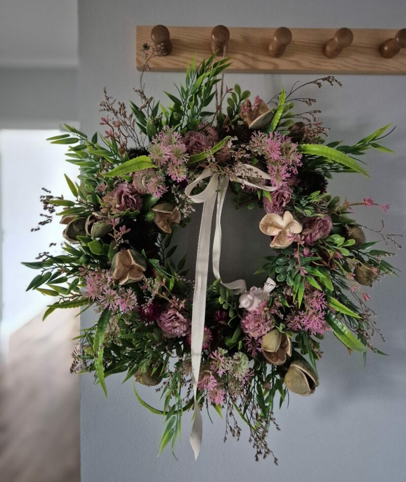 Wiosenny wianek na drzwi do salonu